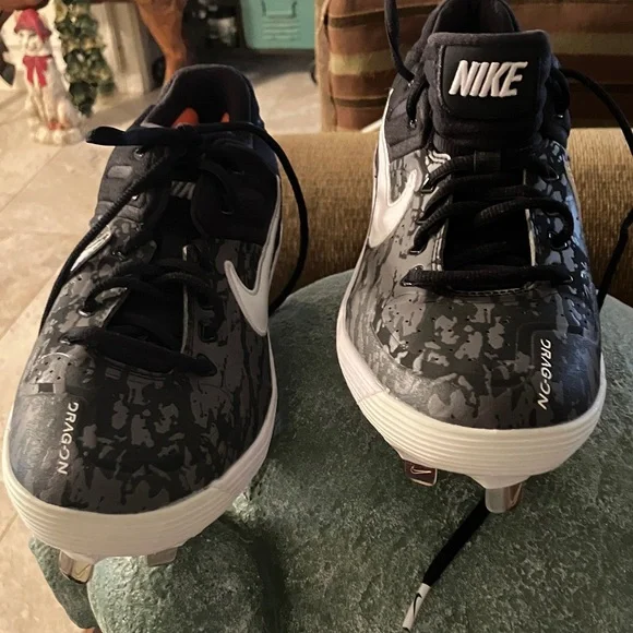 Nike Woman’s Black & Grey Camouflage Alpha Huarache Elite 2 Softball Cleats US9 - Picture 4 of 7